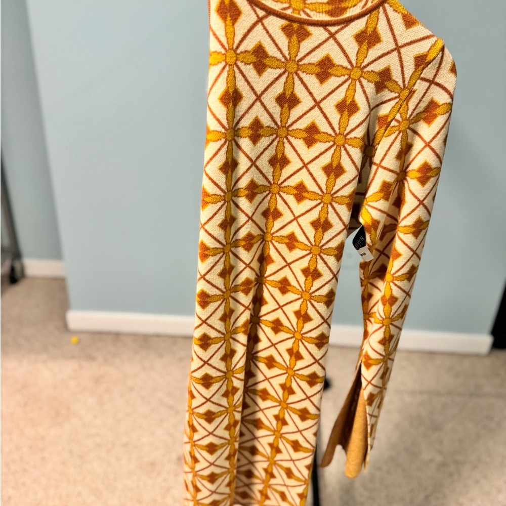 Geometric Patterned Sweater Dress in Cream and Gold